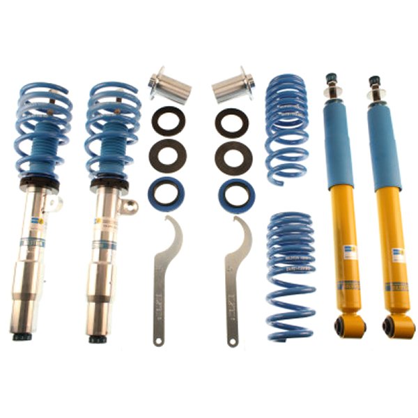 B16 2011 BMW 1シリーズ M Base フロント and リア Performance Suspension System