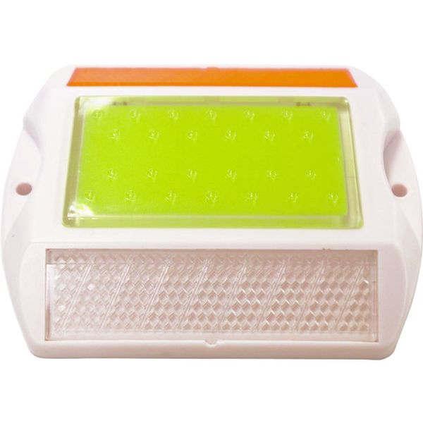 蓄光反射縁石鋲(耐荷重) 22t×94mm×112mm