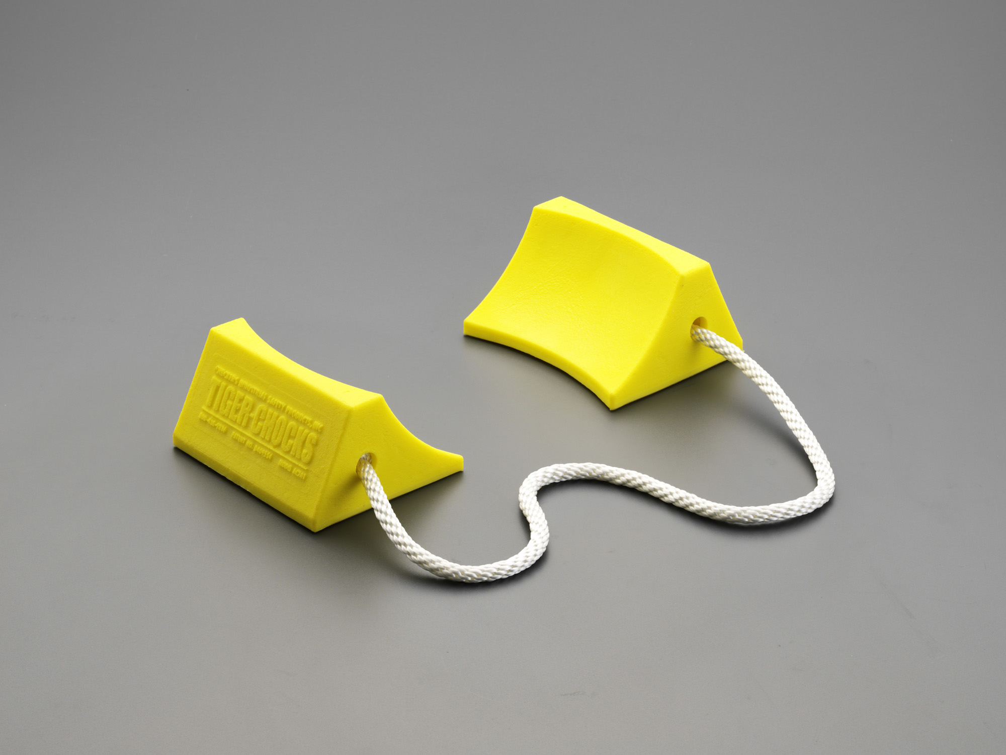 140x114x 70mm ホイールチョーク ウレタン製/1組