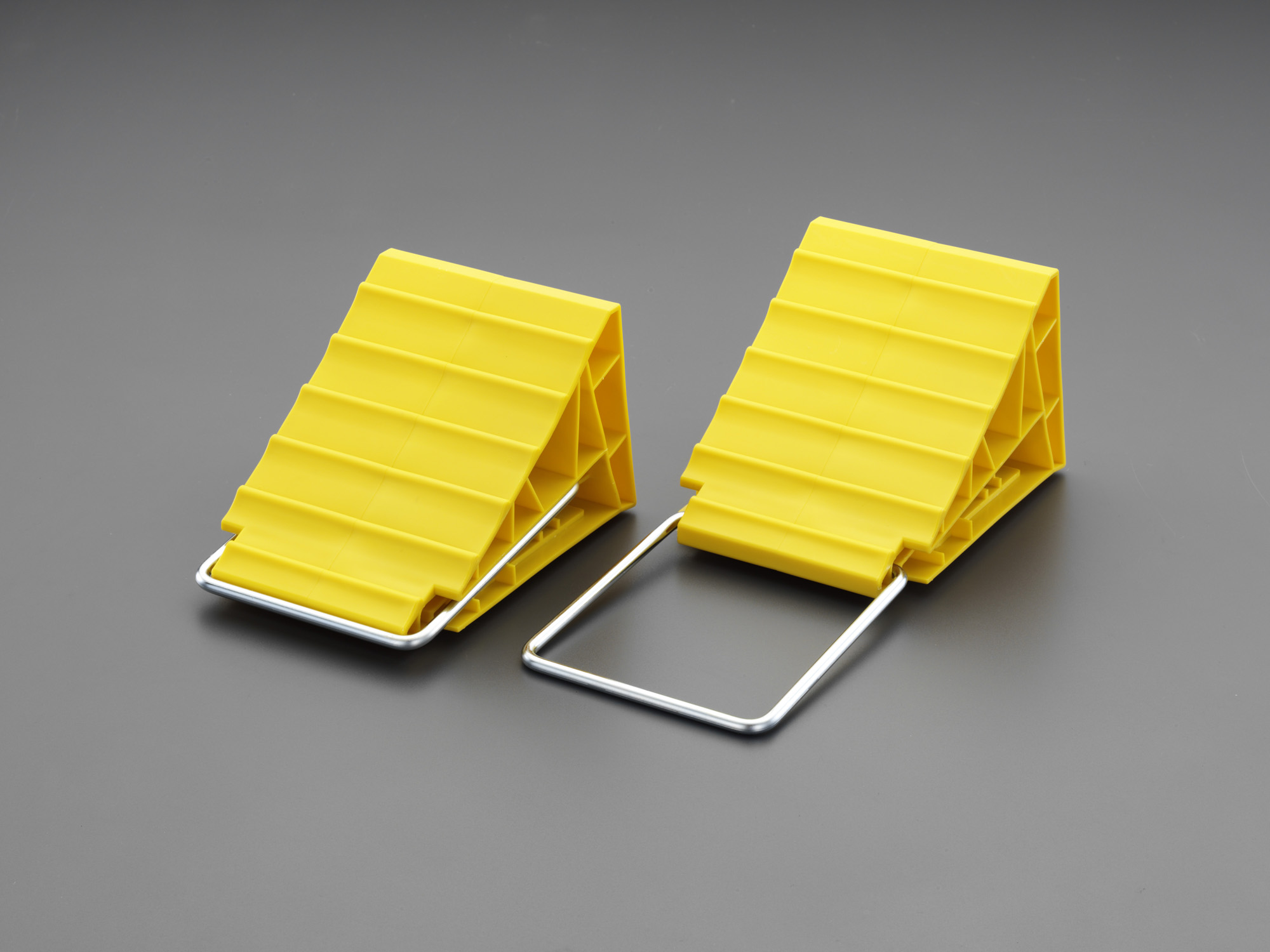 123x175x105mm タイヤストッパー 2個組/樹脂製