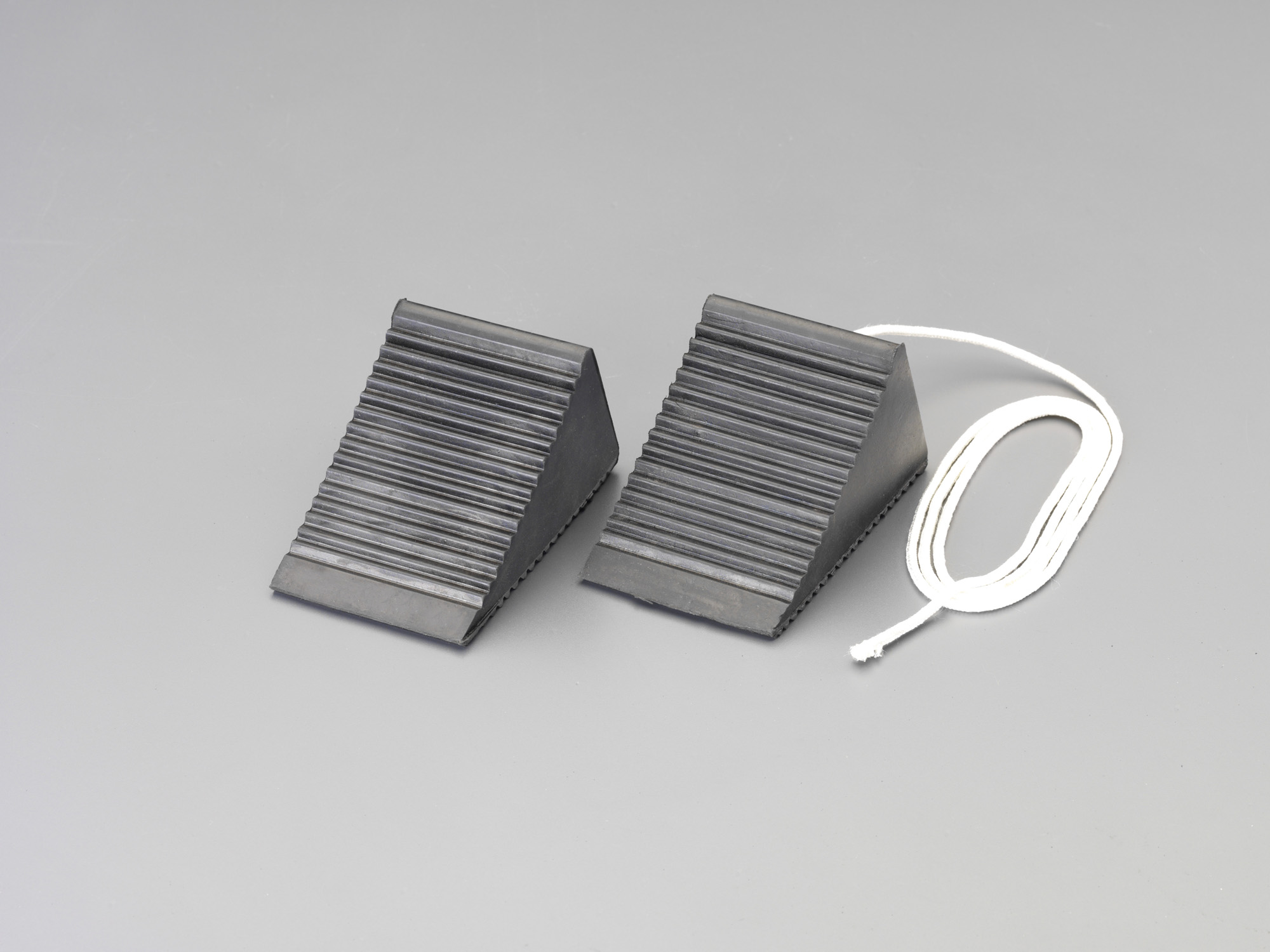 126x76x66mm タイヤストッパー 2個組