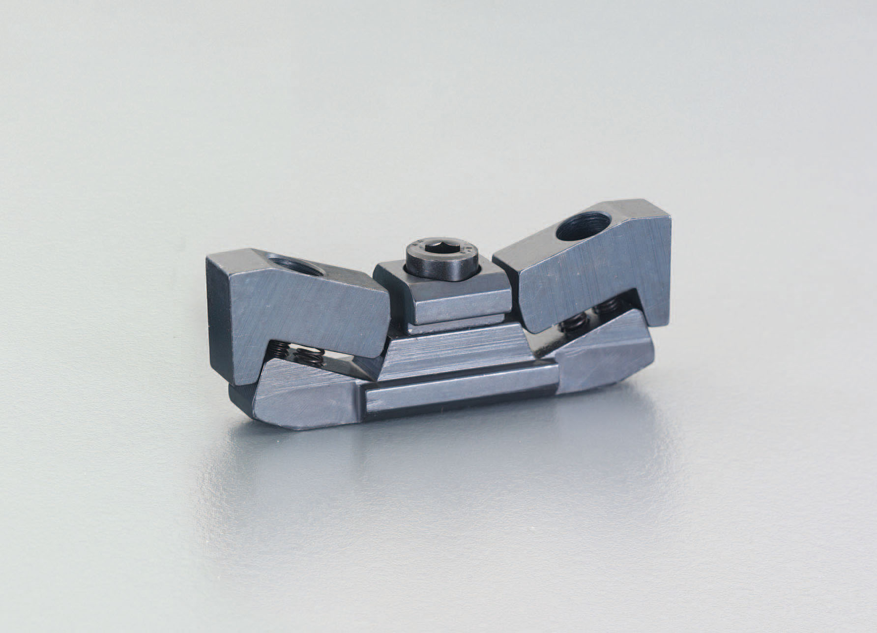 呼16/2.5-17.0mm プルダウンクランプ 2個